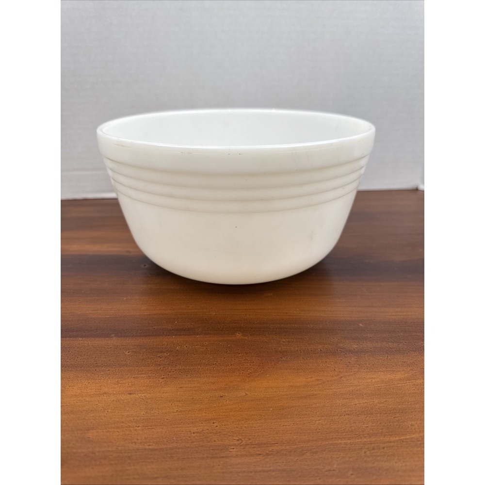 VTG Hamilton Beach Model G Mixer Pyrex Milk Glass Large Bowl 8.5" Rim Diameter‎